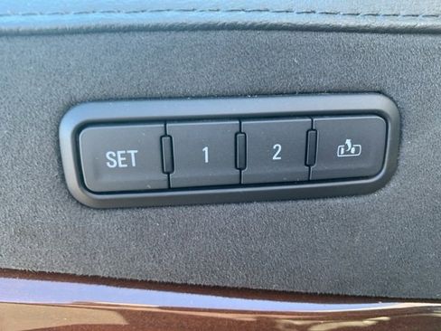 Used 2018 Cadillac Escalade Premium Luxury image 11