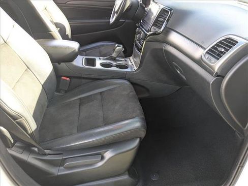 Used 2020 Jeep Grand Cherokee Altitude image 19
