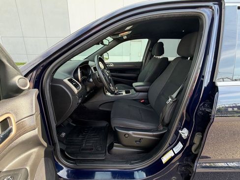Used 2017 Jeep Grand Cherokee Laredo w/ Quick Order Package 23E AWD/4WD image 25