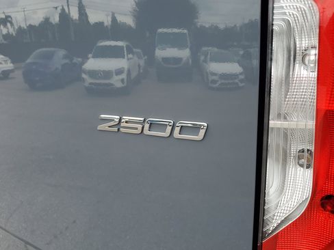 Used 2025 Mercedes-Benz Sprinter 2500 image 5