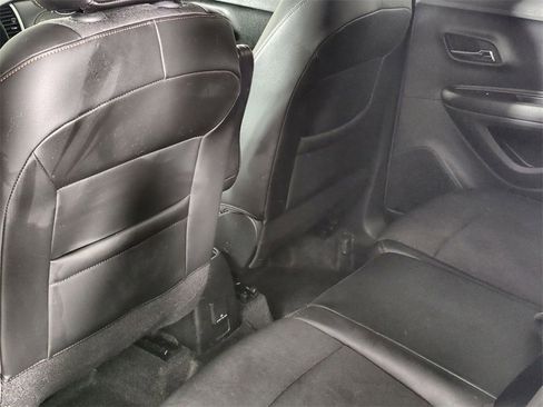 Certified 2022 Chevrolet Trax LT w/ LT Convenience Package image 20