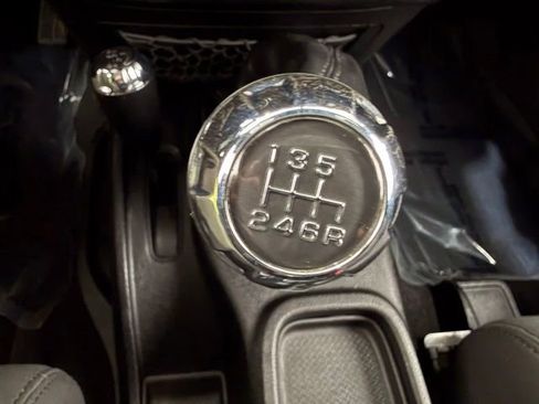 Used 2012 Jeep Wrangler Sport AWD/4WD image 28