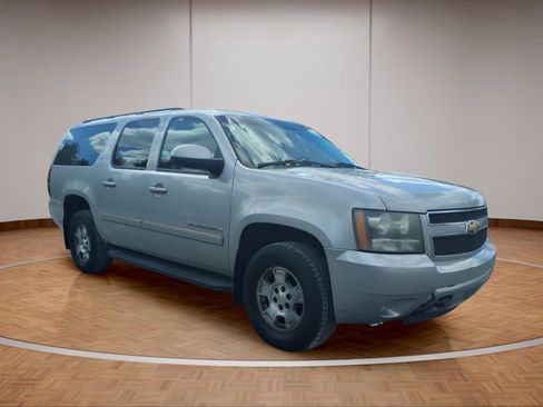 Used 2008 Chevrolet Suburban LT w/ LT Preferred Equipment Group AWD/4WD image 1