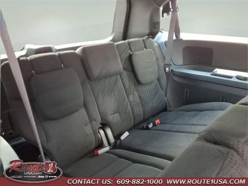 Used 2016 Dodge Grand Caravan SE FWD image 16