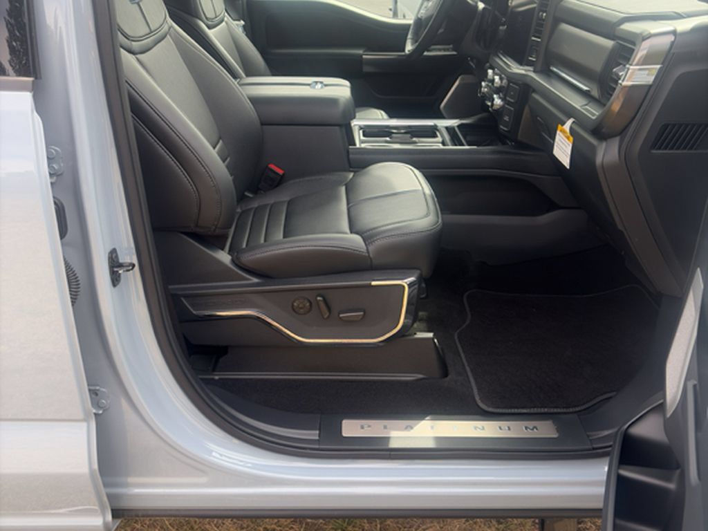 Used 2026 Ford F450 Platinum AWD/4WD image 16
