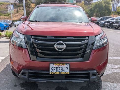 Used 2022 Nissan Pathfinder SV w/ SV Black Package image 8