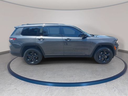 Used 2025 Jeep Grand Cherokee L Limited w/ Black Appearance Package AWD/4WD image 4