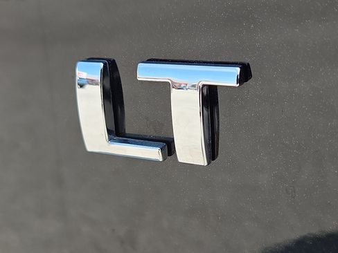Used 2023 Chevrolet Traverse LT w/ LT Premium Package FWD image 8