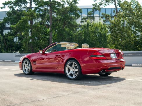 Used 2011 Mercedes-Benz SL 550 image 6