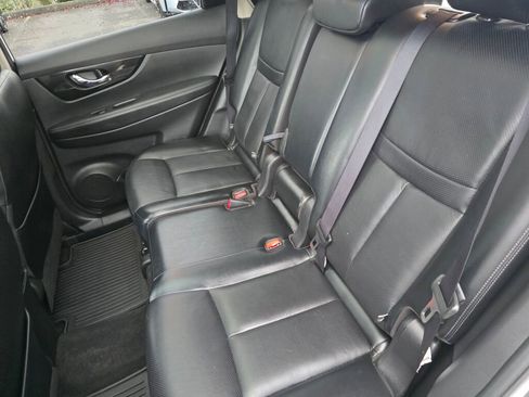 Used 2018 Nissan Rogue SL w/ Premium Package image 17