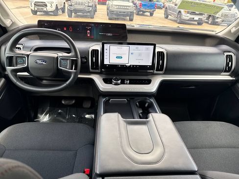 Used 2025 Ford Expedition Active RWD image 6