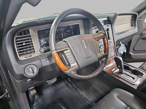 Used 2011 Lincoln Navigator L 4WD image 22