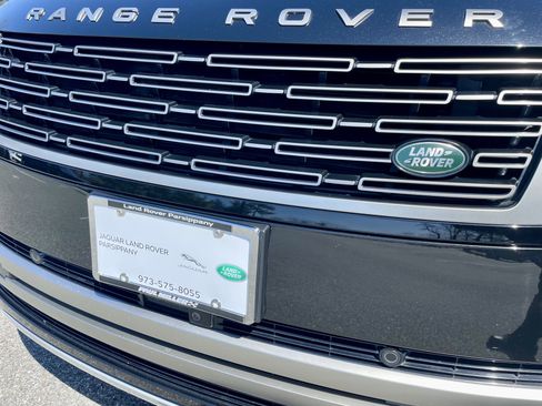 Used 2023 Land Rover Range Rover SE image 32