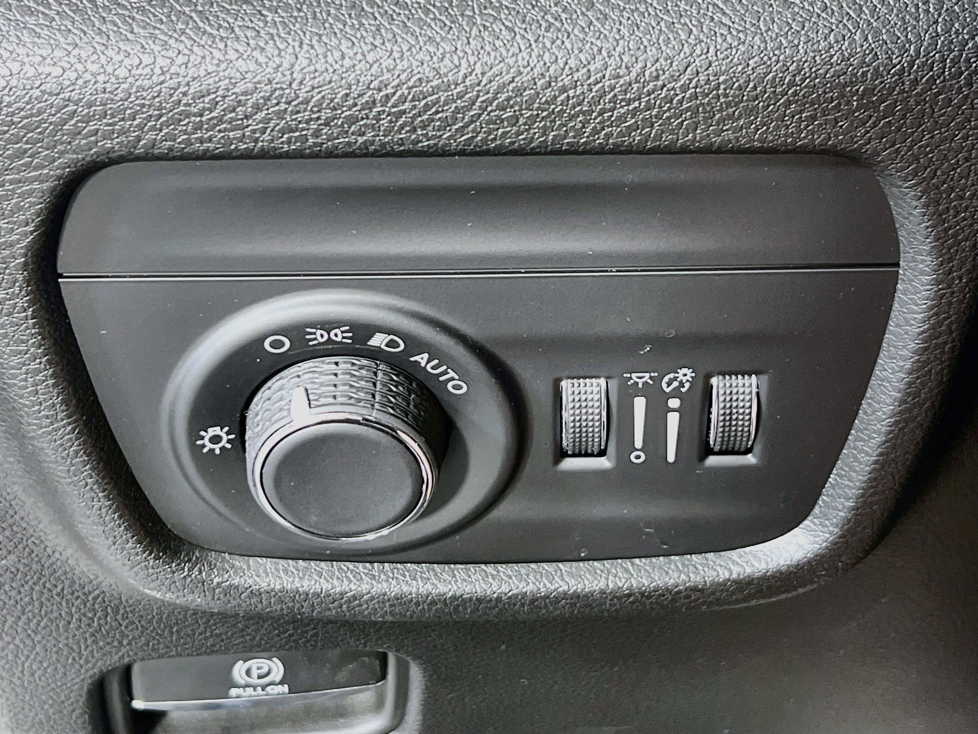 Used 2023 Jeep Grand Cherokee Altitude AWD/4WD image 10