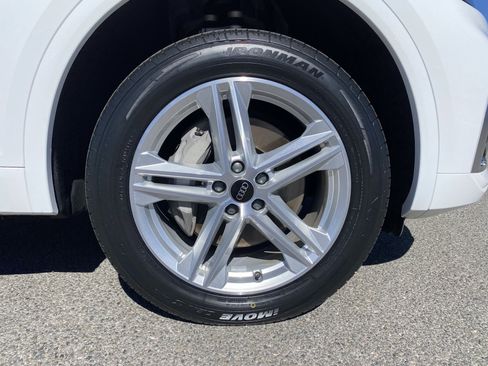 Used 2024 Audi Q5 e Premium w/ Convenience Package image 11