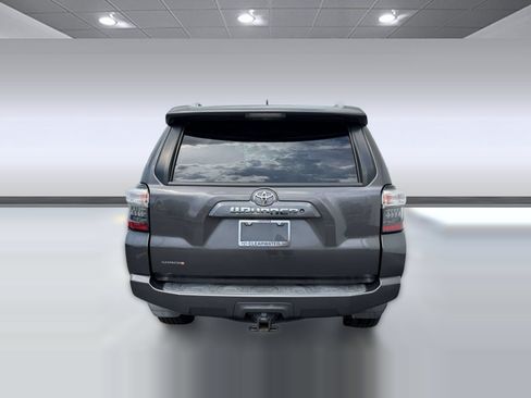 Used 2018 Toyota 4Runner SR5 RWD image 10