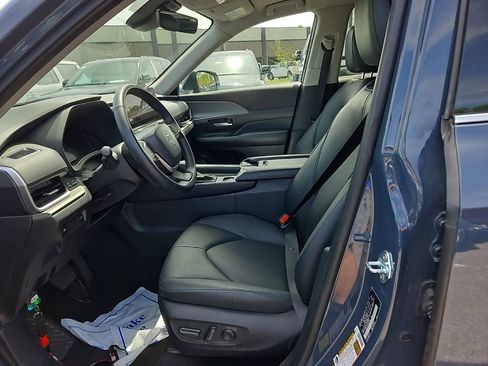 Used 2025 Toyota Grand Highlander AWD image 16