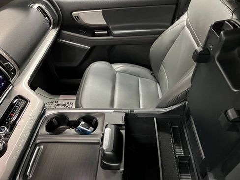 Used 2025 Ford Expedition Active AWD/4WD image 39