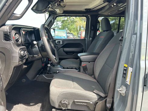 Certified 2026 Jeep Wrangler Unlimited Rubicon AWD/4WD image 13