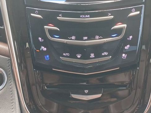Used 2017 Cadillac Escalade Luxury RWD image 4
