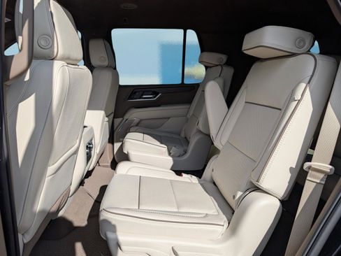 Used 2025 GMC Yukon Denali AWD/4WD image 11