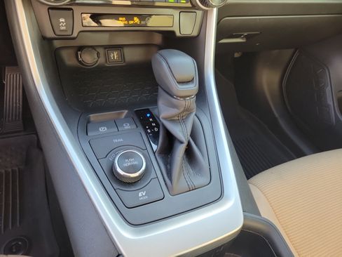 Certified 2025 Toyota RAV4 LE AWD/4WD image 20