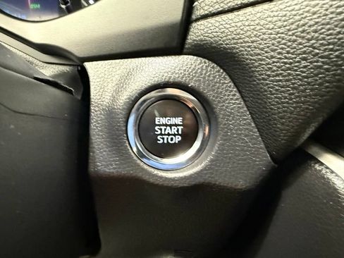 Used 2025 Toyota RAV4 XLE FWD image 38