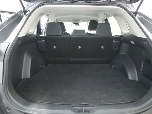 Used 2020 Toyota RAV4 LE image 17