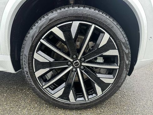 New 2026 Volvo XC90 B6 Plus w/ Protection Package Premier image 9