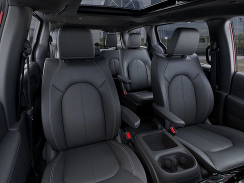 New 2026 Chrysler Pacifica Select AWD/4WD image 17