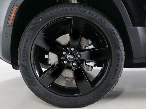 Used 2024 Land Rover Defender 90 S image 9