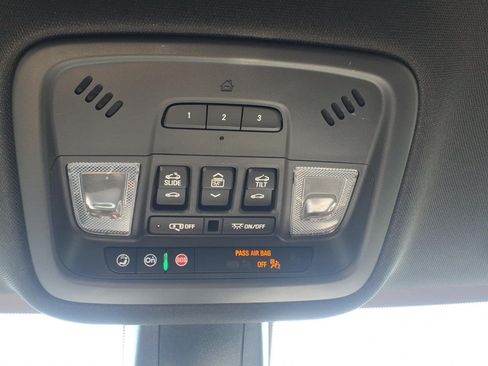 Used 2022 Chevrolet Traverse RS AWD/4WD image 32