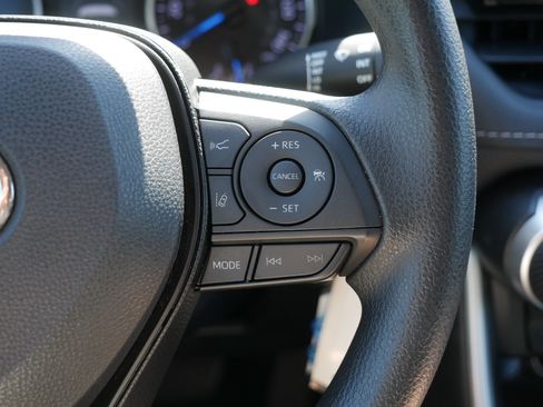 Used 2021 Toyota RAV4 LE AWD/4WD image 30