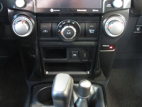 Used 2022 Toyota 4Runner TRD Off-Road Premium w/ TRD Black Wheel Package (TMS) AWD/4WD image 30