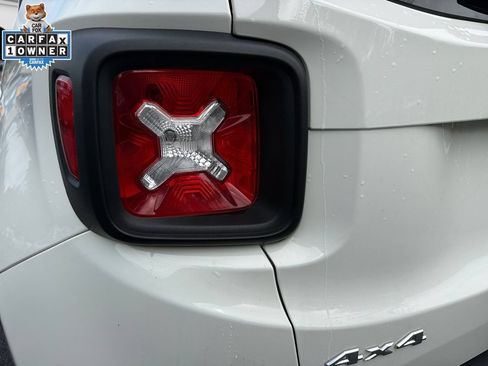 Used 2023 Jeep Renegade Latitude AWD/4WD image 19
