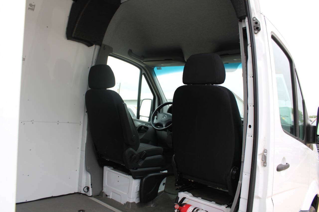 Used 2015 Mercedes-Benz Sprinter 2500 image 10