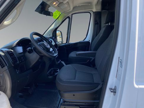 Used 2025 RAM ProMaster 2500 w/ U-Haul Equipment Group FWD image 9
