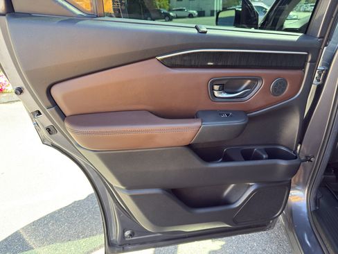 Used 2025 Honda Pilot Elite image 24