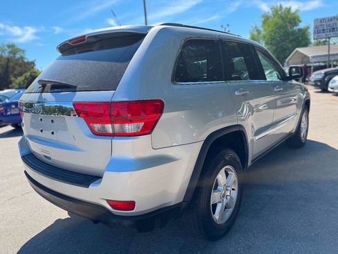Used 2011 Jeep Grand Cherokee Laredo AWD/4WD image 7