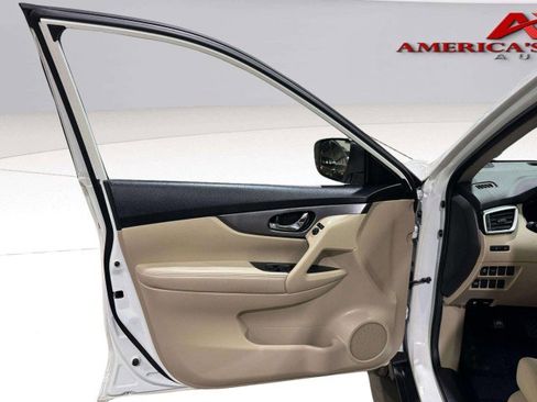 Used 2016 Nissan Rogue SV image 29