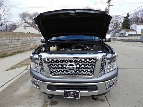 Used 2018 Nissan Titan SL w/ Chrome Package AWD/4WD image 43