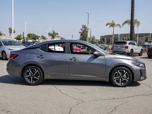 Used 2025 Nissan Sentra SV w/ Trunk Package FWD image 3