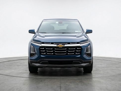 Used 2025 Chevrolet Equinox LT FWD image 2