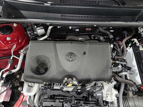 Used 2025 Toyota RAV4 XLE AWD/4WD image 12
