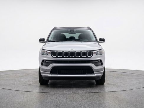 Used 2025 Jeep Compass Limited AWD/4WD image 2