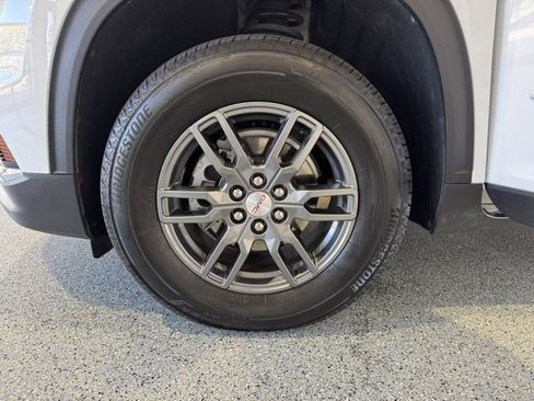 Used 2025 GMC Acadia Elevation image 28