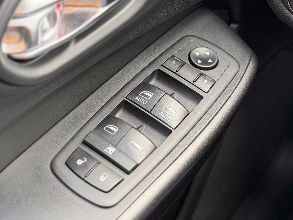 Used 2020 Jeep Cherokee Trailhawk AWD/4WD image 17