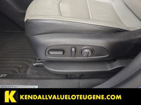 Used 2019 Chevrolet Equinox Premier FWD image 24