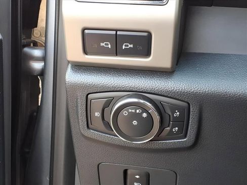 Used 2022 Ford F350 Lariat image 16