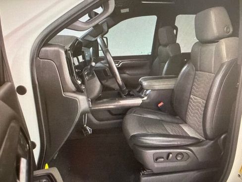 Used 2024 Chevrolet Silverado 2500 ZR2 w/ Technology Package AWD/4WD image 12